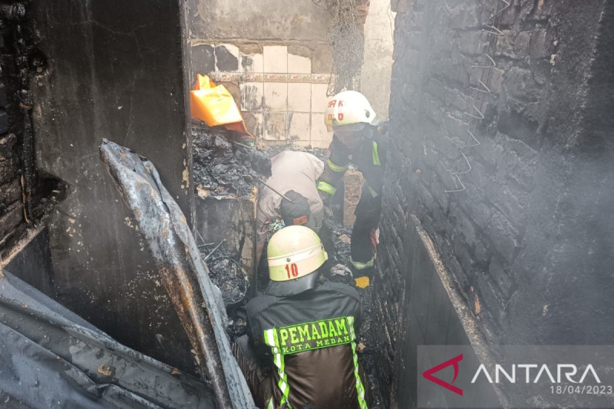 Enam orang meninggal dunia dalam kebakaran rumah di Medan