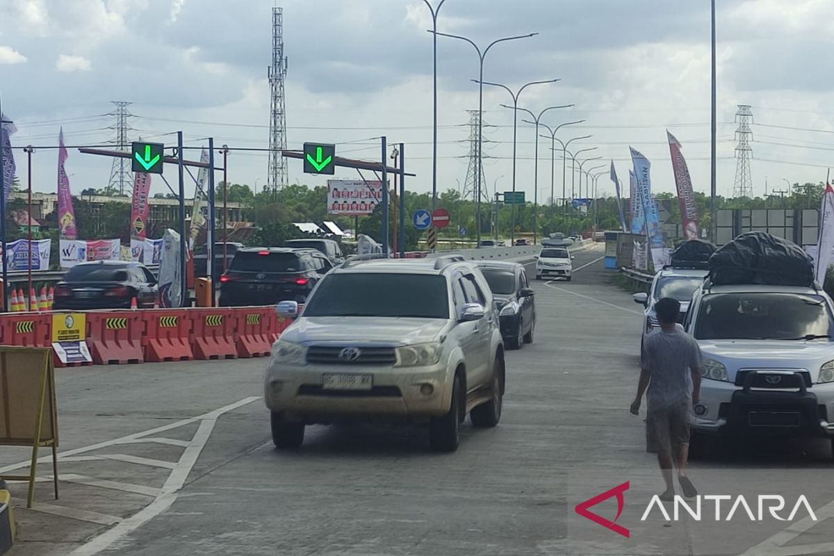 Pengisian saldo E-toll di GT Kramasan Indralaya capai 300 kendaraan per hari