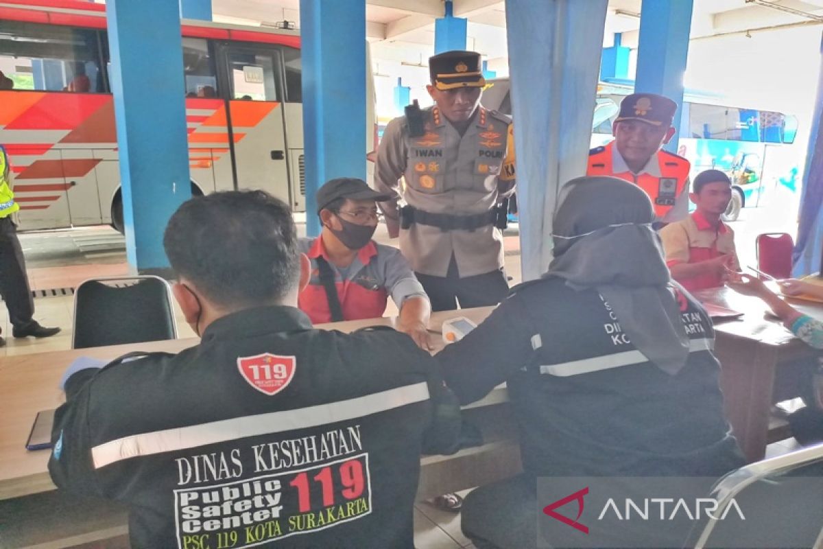 Dokkes Polresta Surakarta cek kesehatan sopir bus jelang  Lebaran