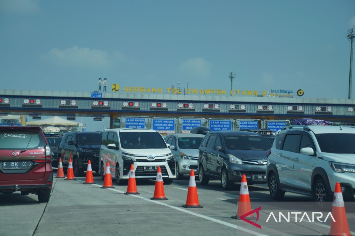 Arus mudik - 266.184 kendaraan tinggalkan Jakarta lewat GT Cikampek Utama