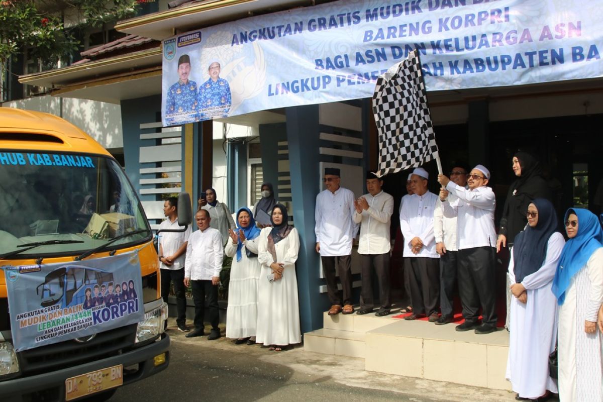 ARUS MUDIK - Wakil Bupati Banjar lepas angkutan mudik gratis ASN