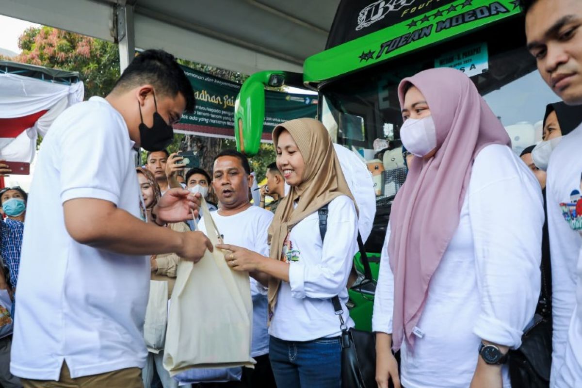 Wali Kota Medan  lepas 2.262 orang pemudik gratis gunakan 57 bus