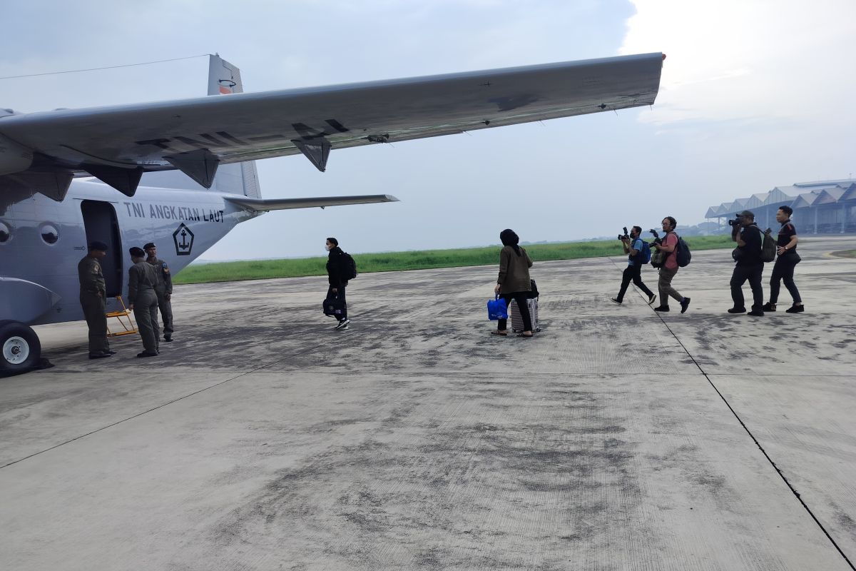 Indonesian Navy offers free homecoming with its aircraft