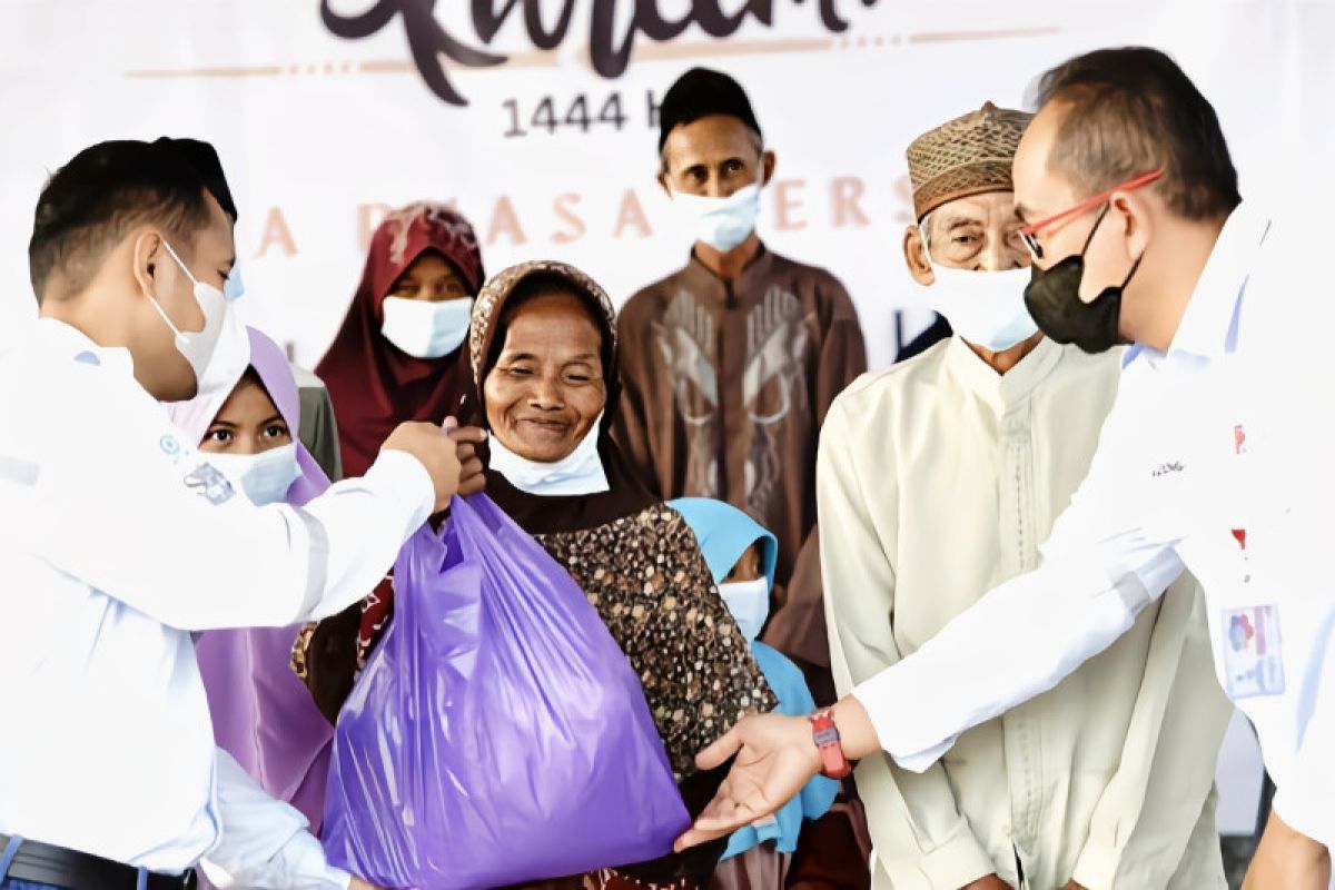 PT SKS Listrik Kalimantan berbagi berkah di bulan Ramadhan