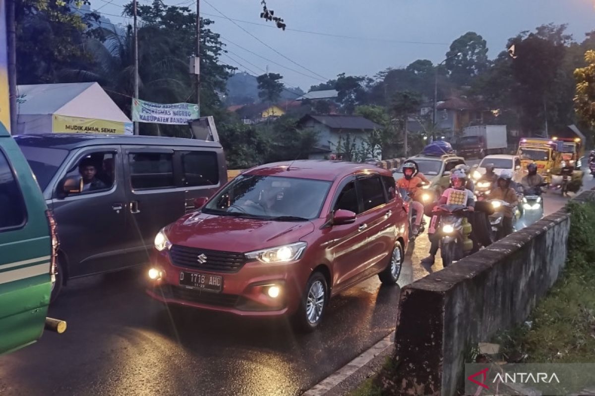 Bupati Bandung: Jalur Nagreg H-3 dilintasi hingga 100 ribu kendaraan