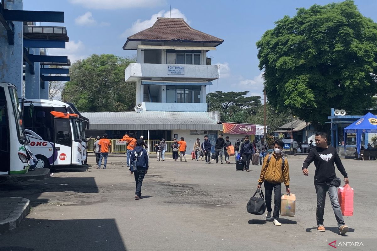 Penumpang bus AKDP dominasi pemudik di Terminal Arjosari Malang