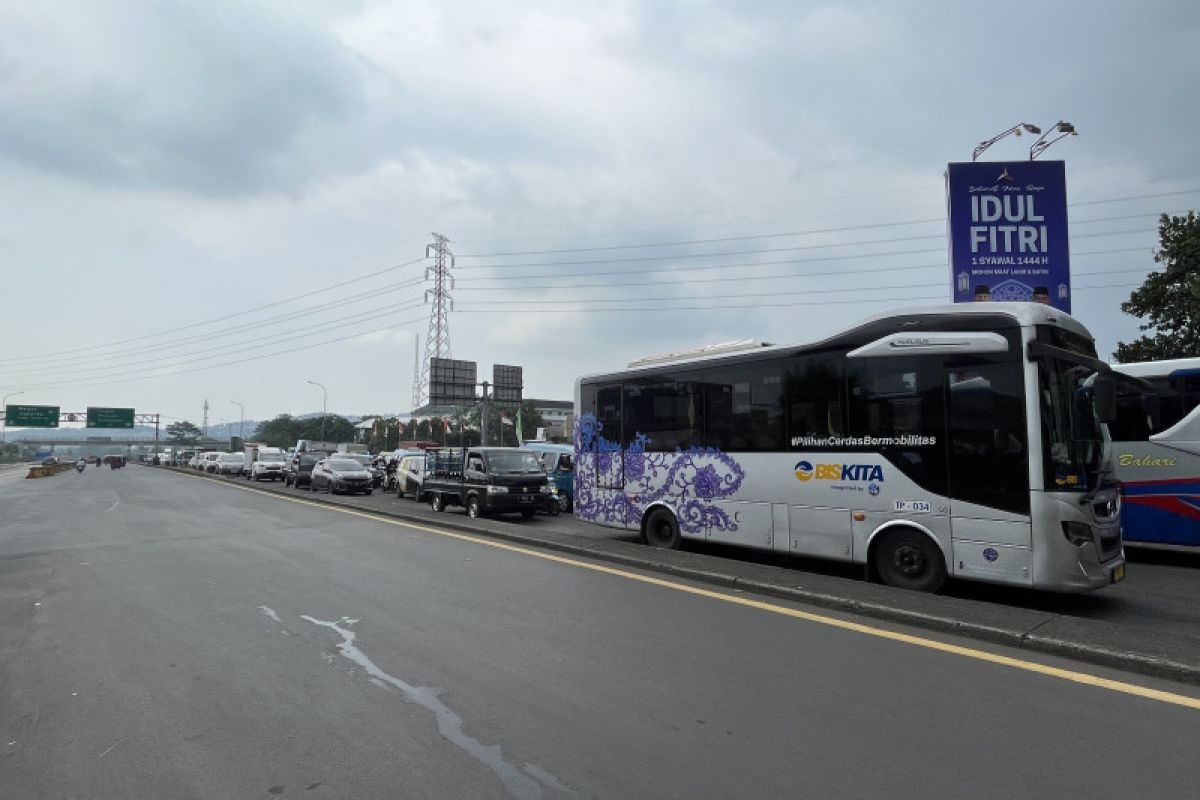 H-3 Lebaran, situasi lalin di Simpang Ciawi mulai padat tersendat