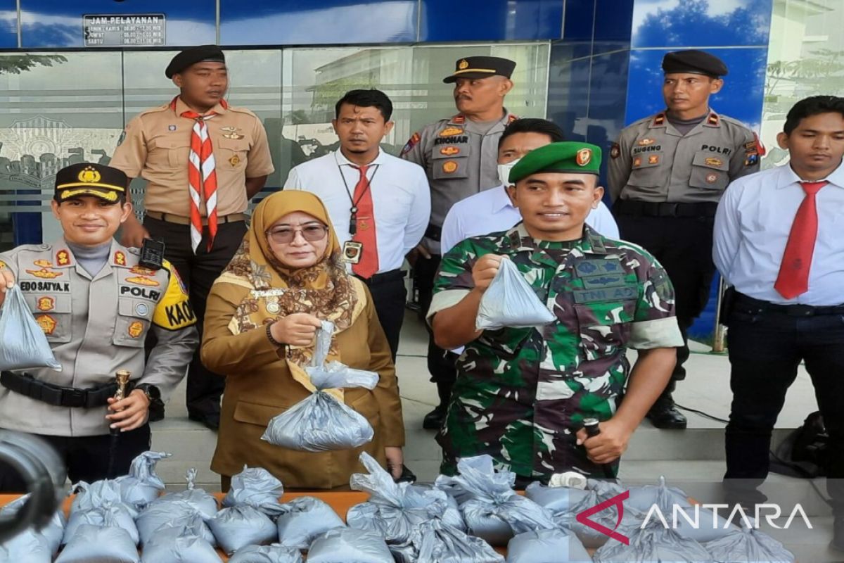 Polisi Sumenep sita 200  kilogram bahan baku petasan