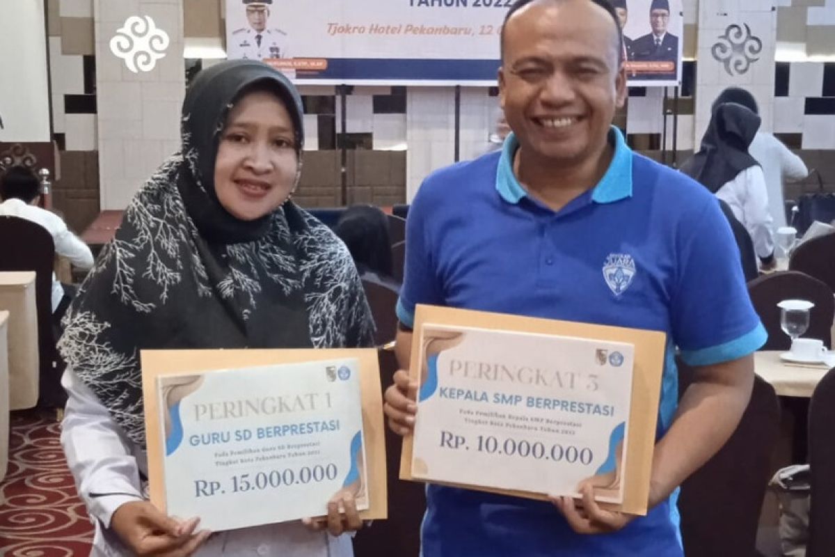 Siti Julaikah, Sarjana Peternakan yang meraih predikat guru berprestasi