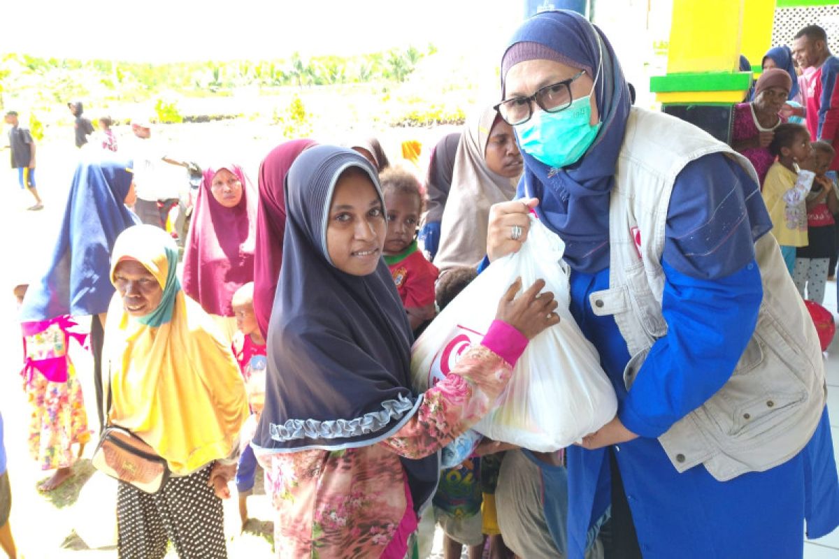 MER-C salurkan bantuan alat shalat dan sembako di Papua