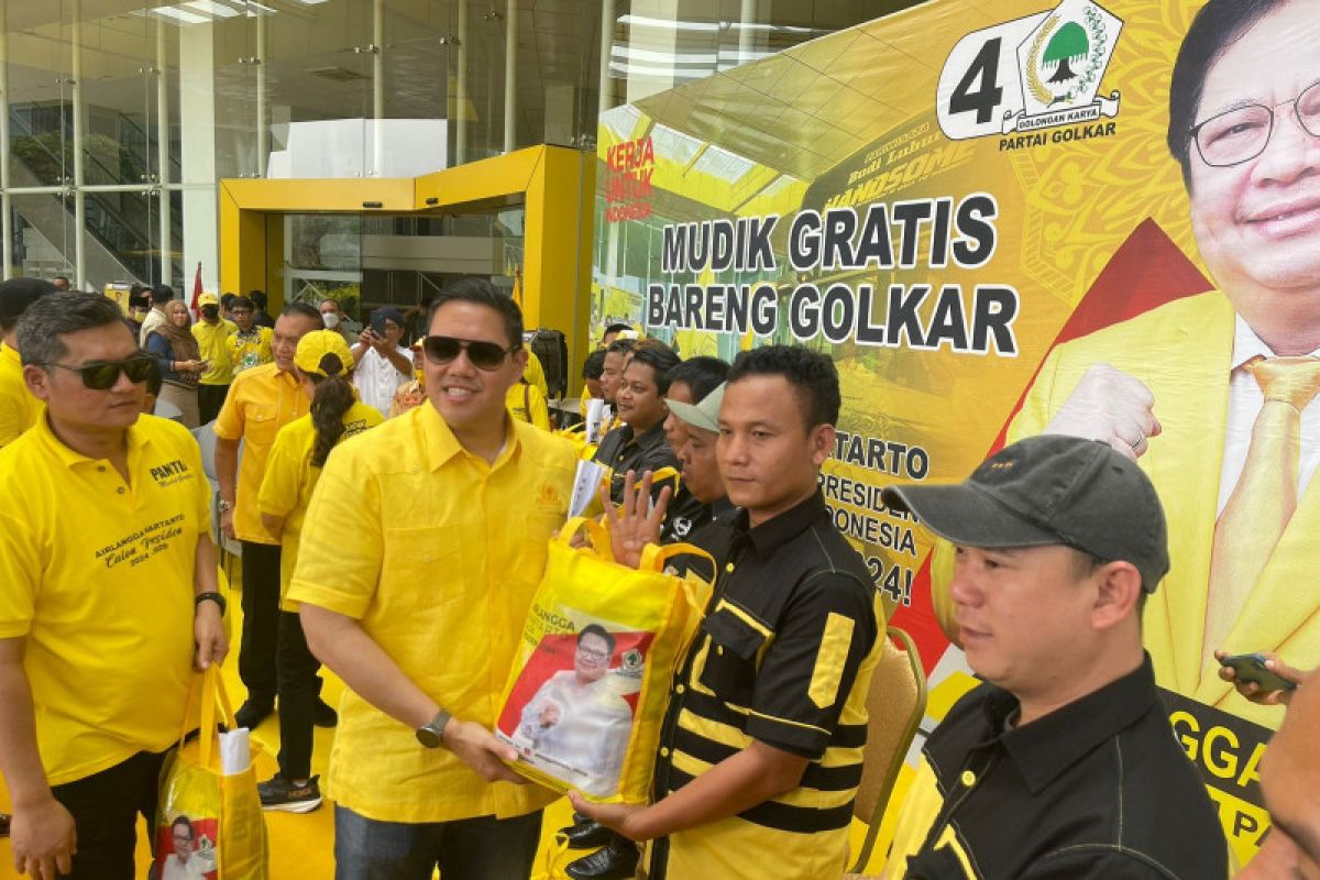 Dave Laksono berangkatkan 5 bus mudik gratis ke Cirebon-Indramayu