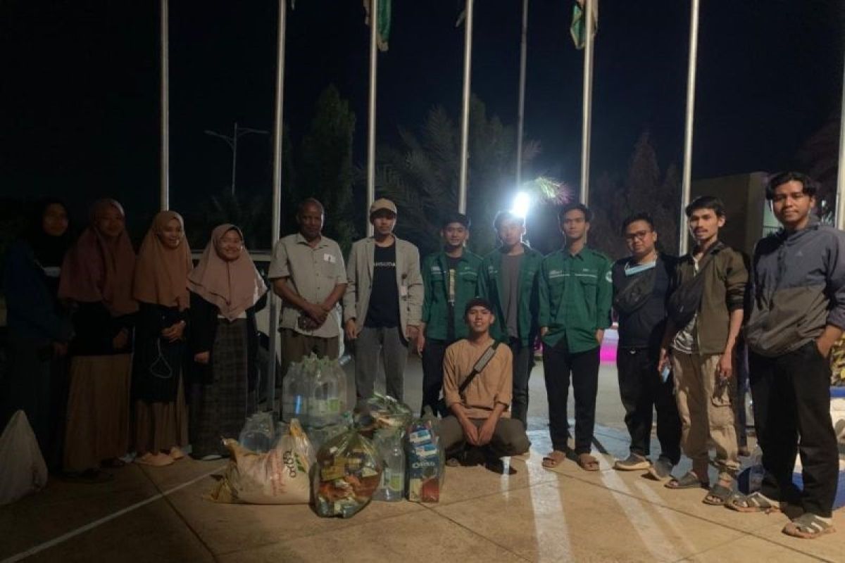 Indonesian Embassy distributes aid to WNI affected by Sudan conflict