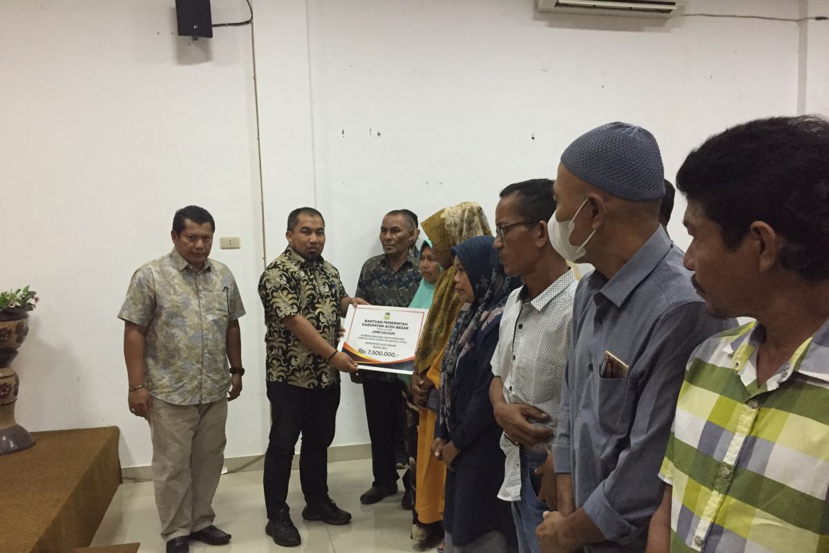 Ringankan beban korban bencana, Pemkab Aceh Besar salurkan bantuan