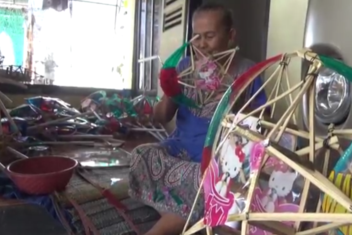 Perajin lampion di Jombang banjir pesanan jelang Lebaran