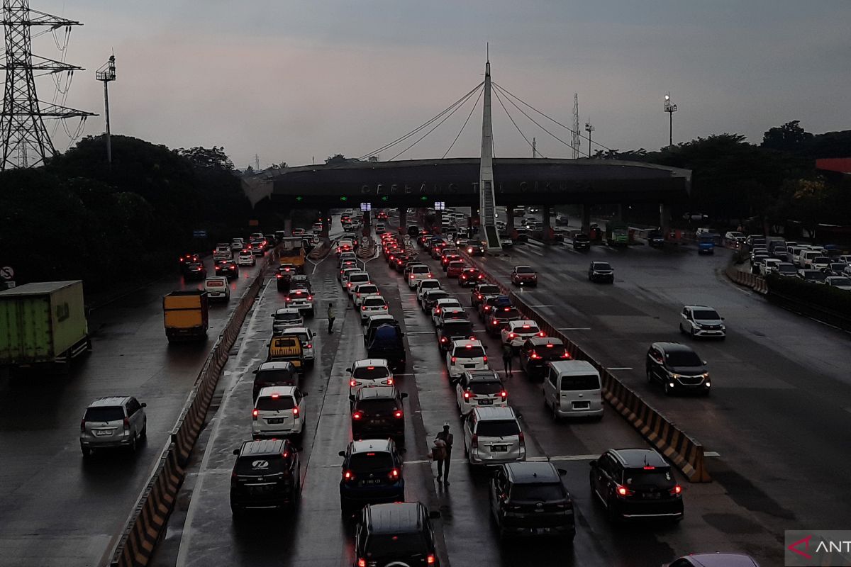 Tol Cikupa padat,  53.211 kendaraan melintas pada H-2 Lebaran