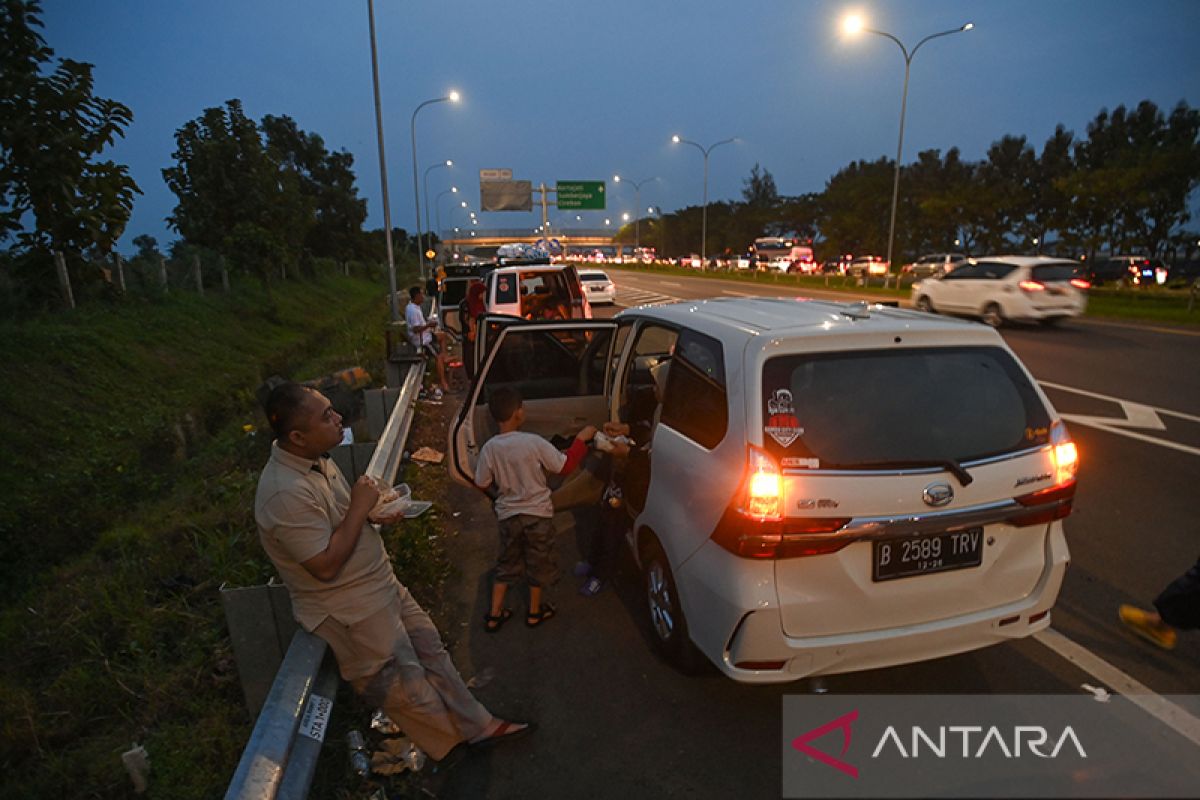 266.184 kendaraan tinggalkan Jakarta lewat tol Cikampek