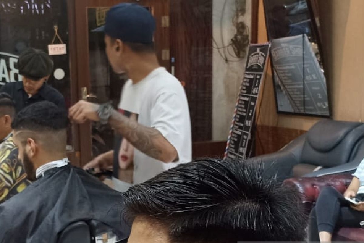 Omzet usaha barbershop di Medan meningkat 100 persen jelang Lebaran