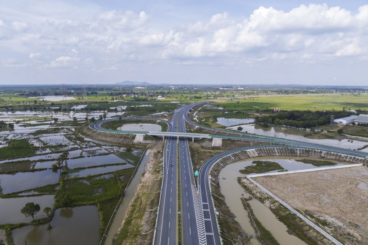2,53 juta kendaraan lintasi jalan tol investasi China di Kamboja