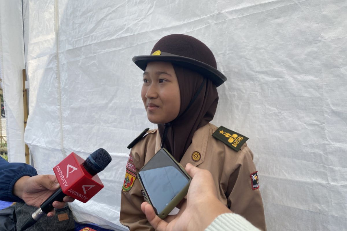 Pramuka SMA 1 Arjawinangun bantu kawal mudik di Cirebon