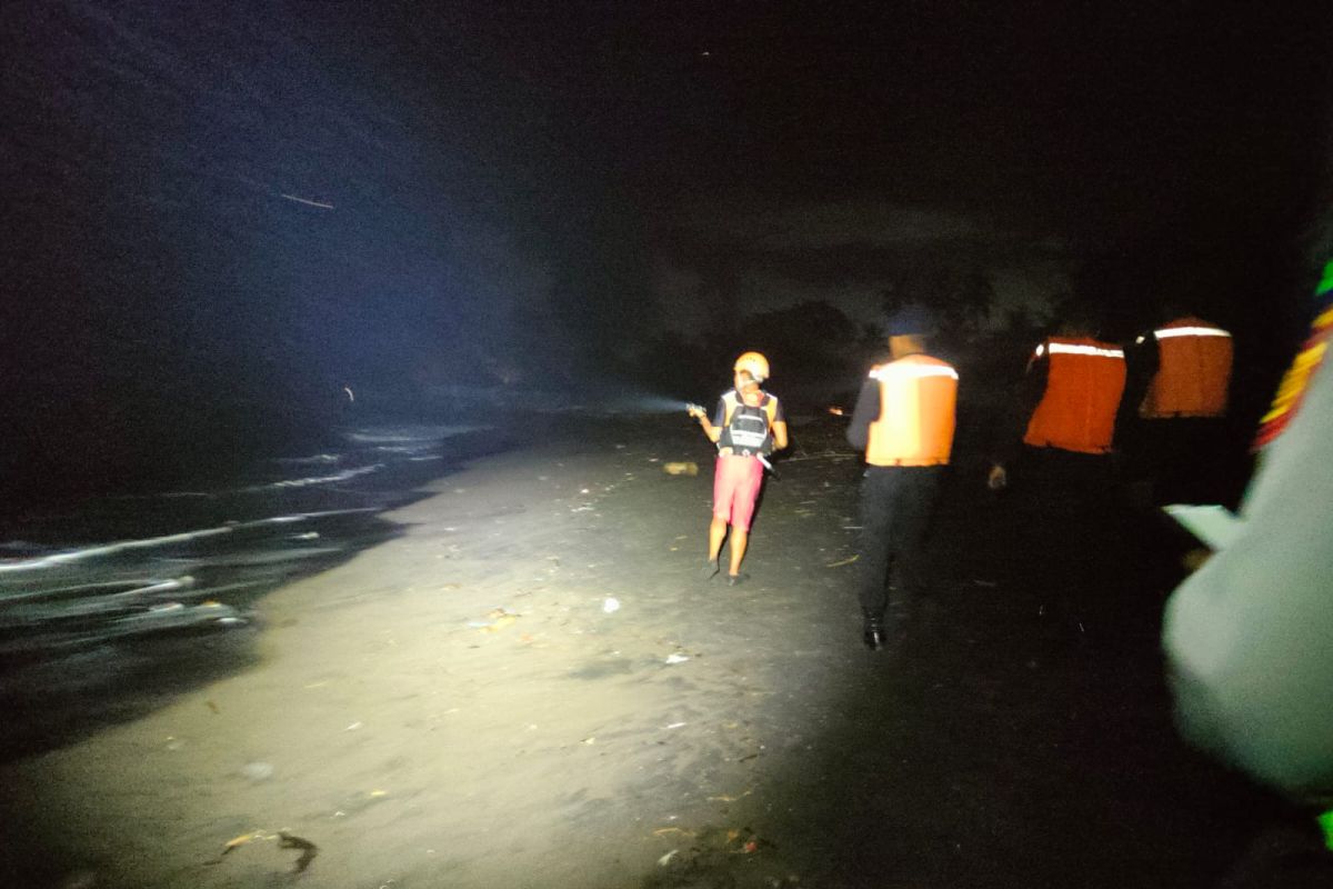 Basarnas Bali sisir Pantai Saba cari warga Rusia hilang terseret ombak