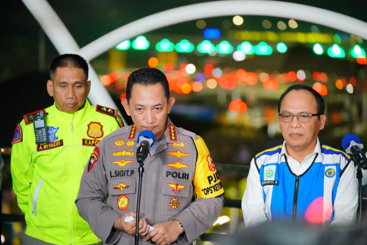 Listyo Sigit Prabowo meminta jajaran antisipasi 40 persen pemudik lewati Cikampek