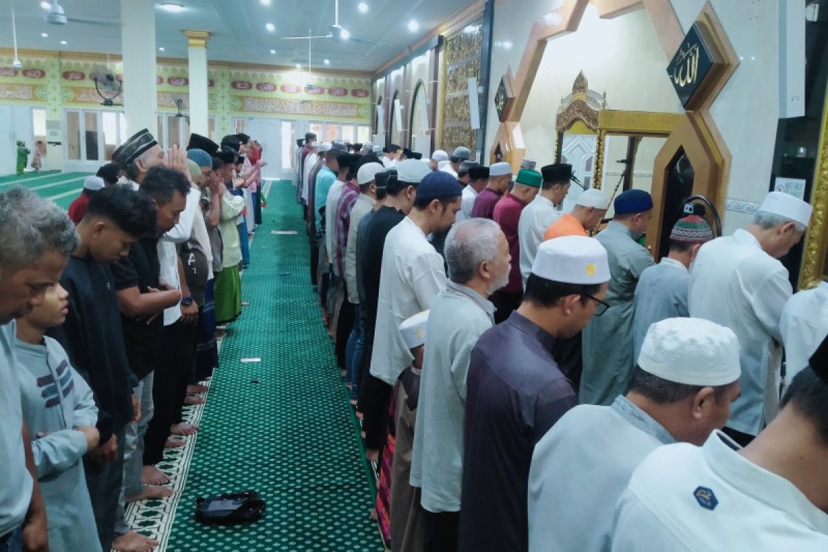 Ratusan Muslim di Tanjung Selor laksanakan Shalat Gerhana Matahari