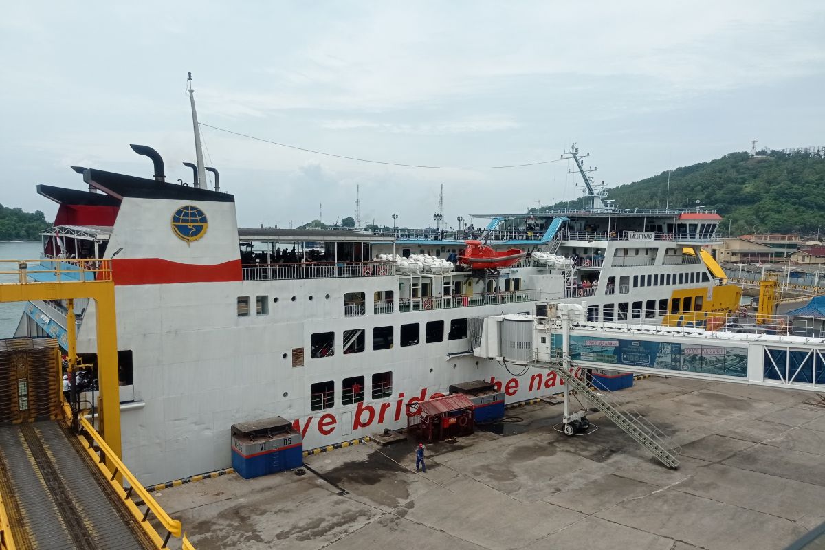 ARUS MUDIK - ASDP operasikan 47 unit kapal H-3 dan seberangkan 75.718 orang di Pelabuhan Merak