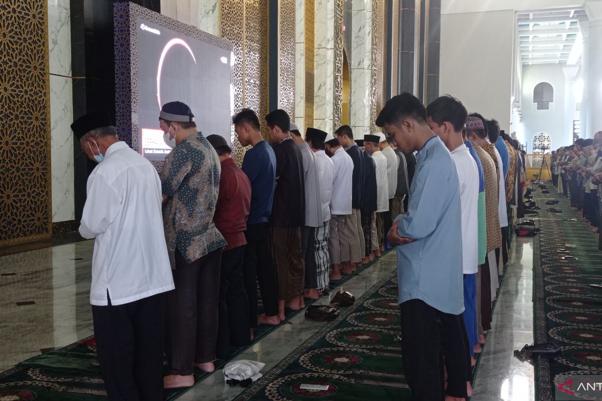 Tayangkan langsung gerhana matahari, Masjid Al Akbar gelar shalat