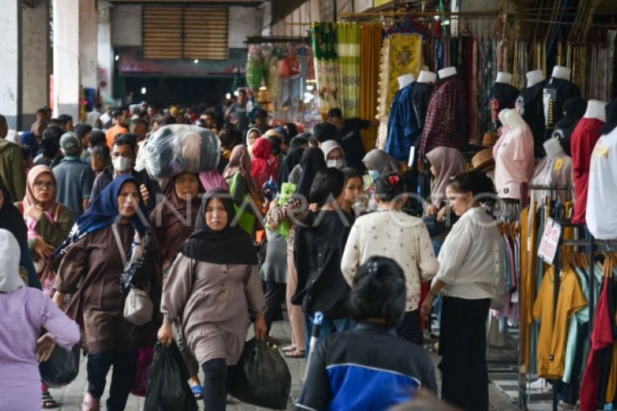 Pusat Pasar Medan dipadati pengunjung jelang Lebaran
