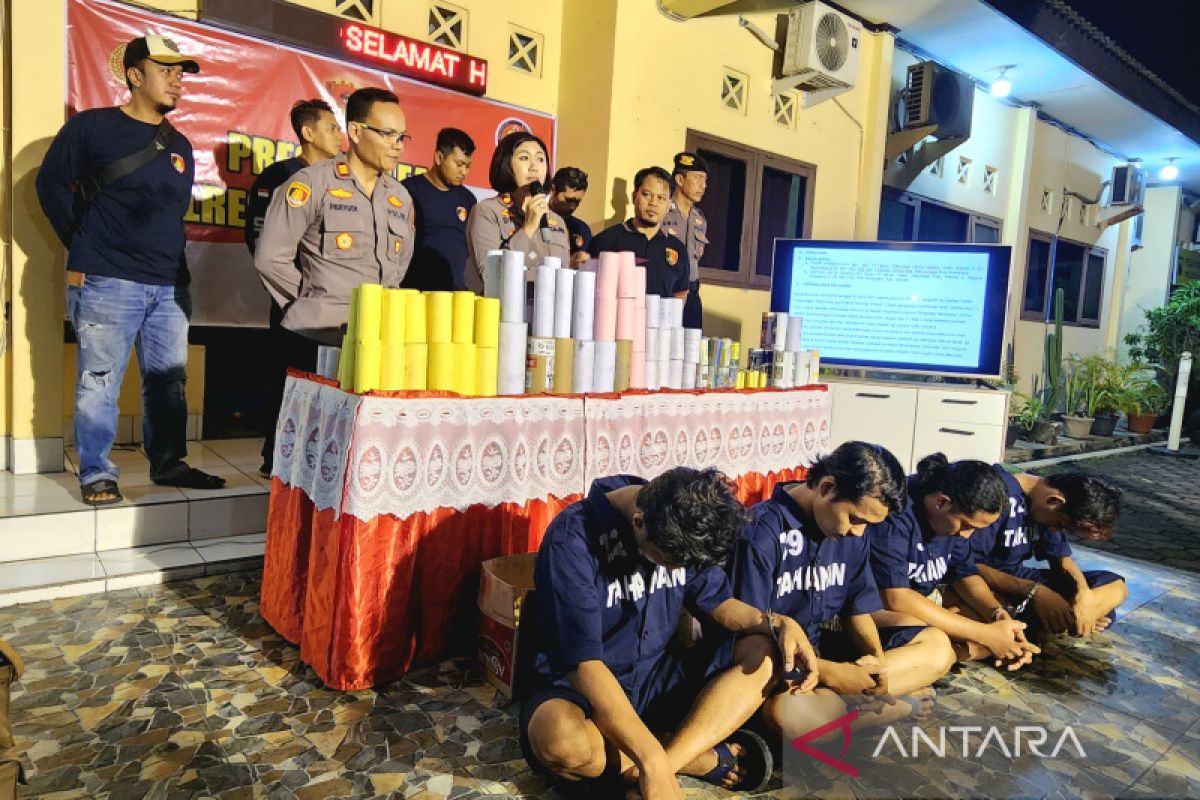 Produsen dan pembeli mercon di Semarang diringkus polisi