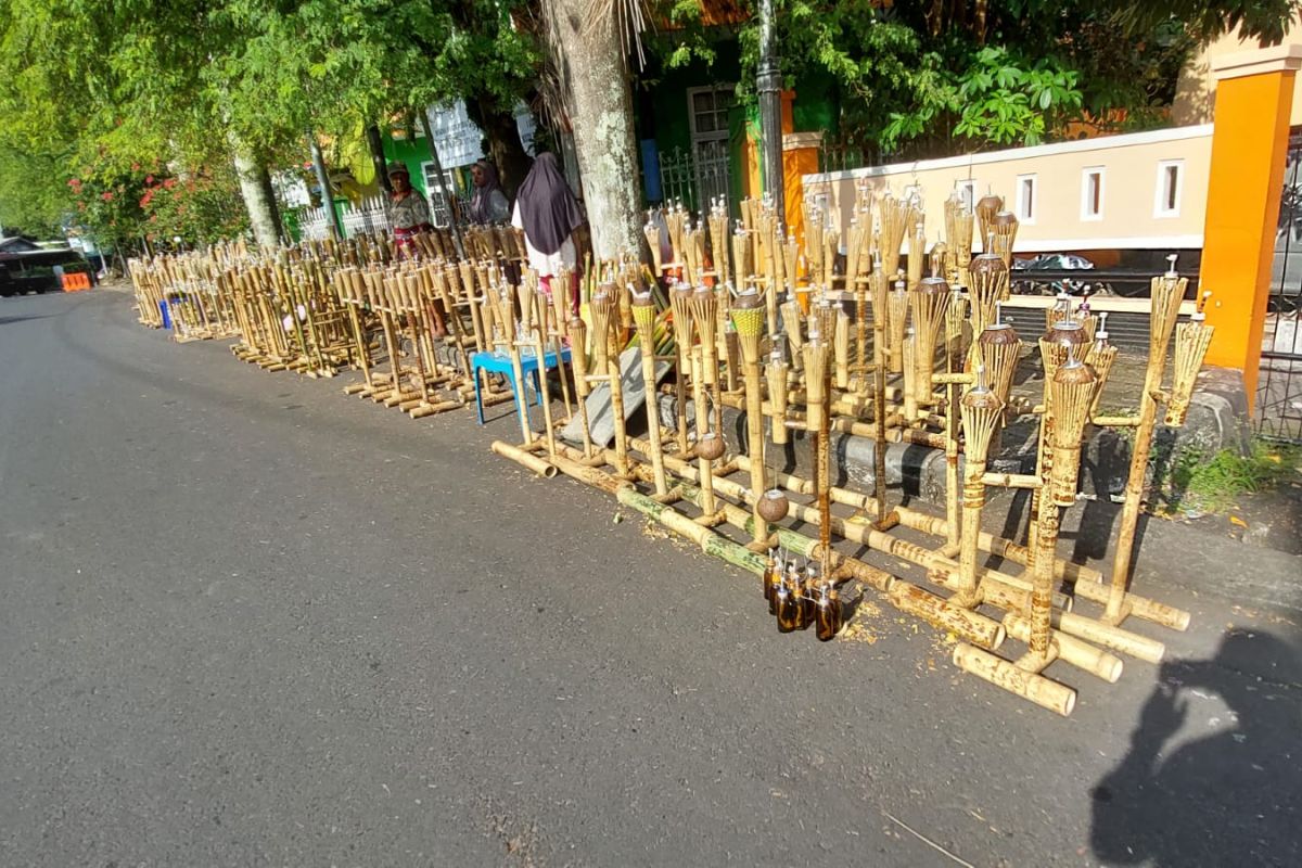 Pedagang ela-ela Kota Ternate raup untung untuk Lailatul Qadar