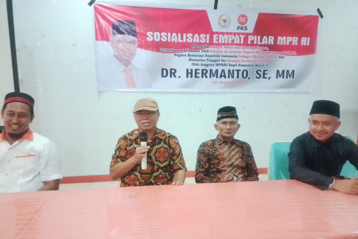 Anggota MPR RI sosialisasikan empat pilar MPR di tiga daerah di Sumbar