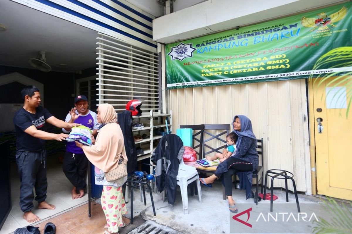 PCIM Malaysia bagikan zakat fitrah kepada warga Muslim