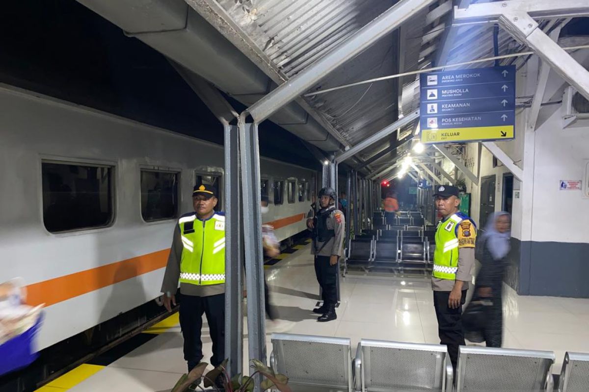 Polres cek penumpang angkutan Lebaran di  Stasiun Kereta Api Kisaran