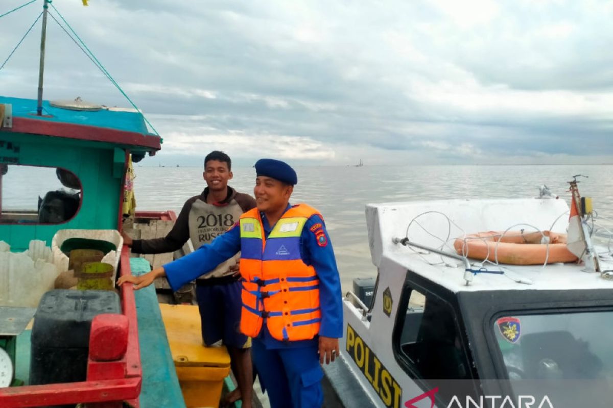 Polres Asahan patroli  periksa kapal nelayan cegah masuknya barang terlarang