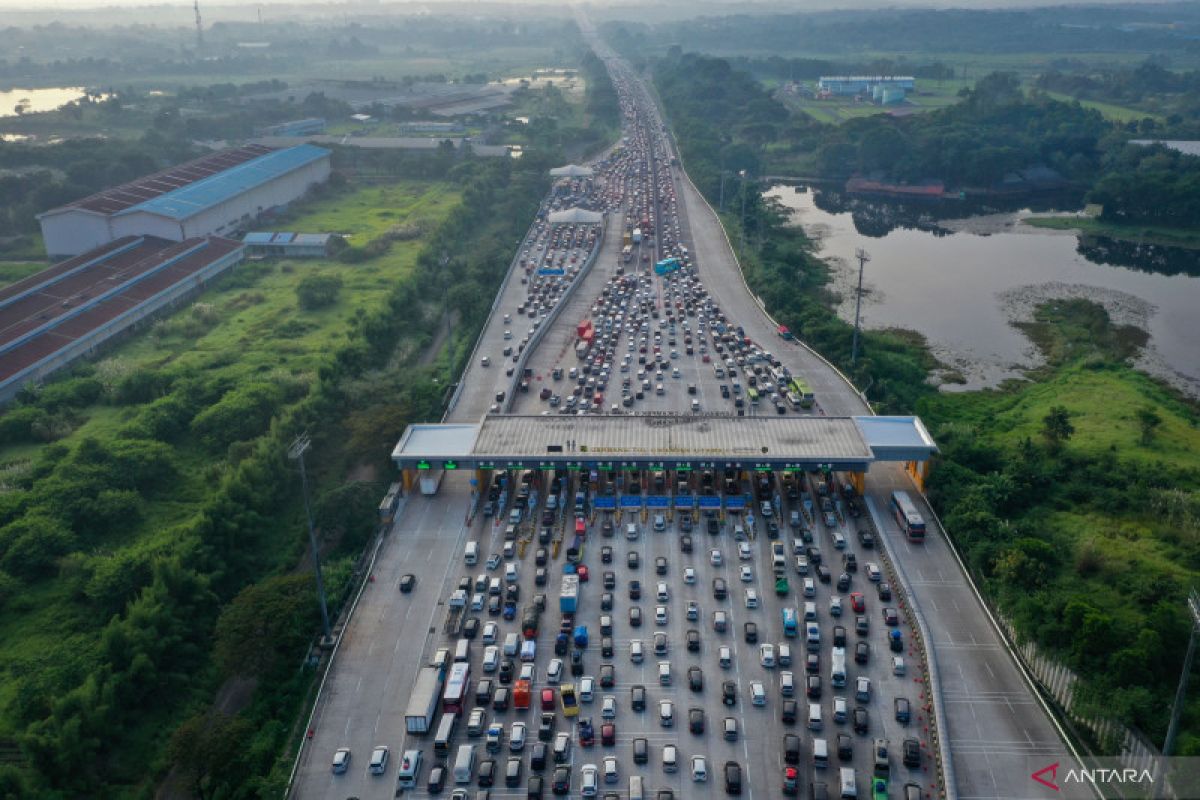 Dua orang meninggal akibat kecelakaan Tol Cipali saat penerapan rekayasa lalu lintas 'one way'