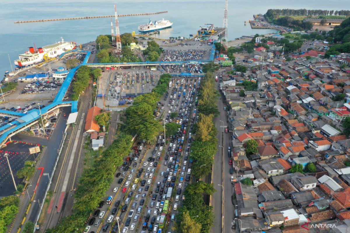 Mengurai arus mudik melalui penyeberangan dari Jawa menuju Sumatera