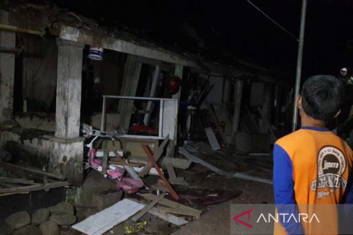 Ledakan bubuk mercon rusak belasan rumah di Magelang