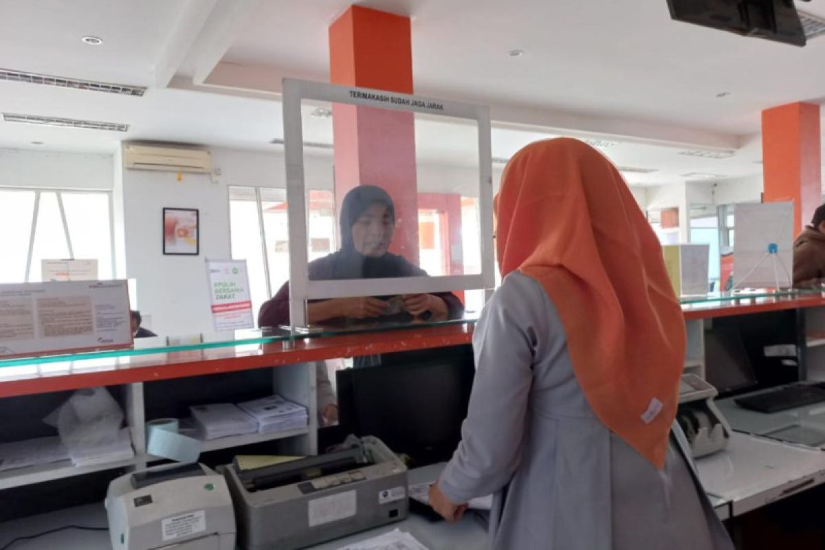 Pos Indonesia menyalurkan uang sembako pensiunan Pelindo sebesar Rp38,9 miliar
