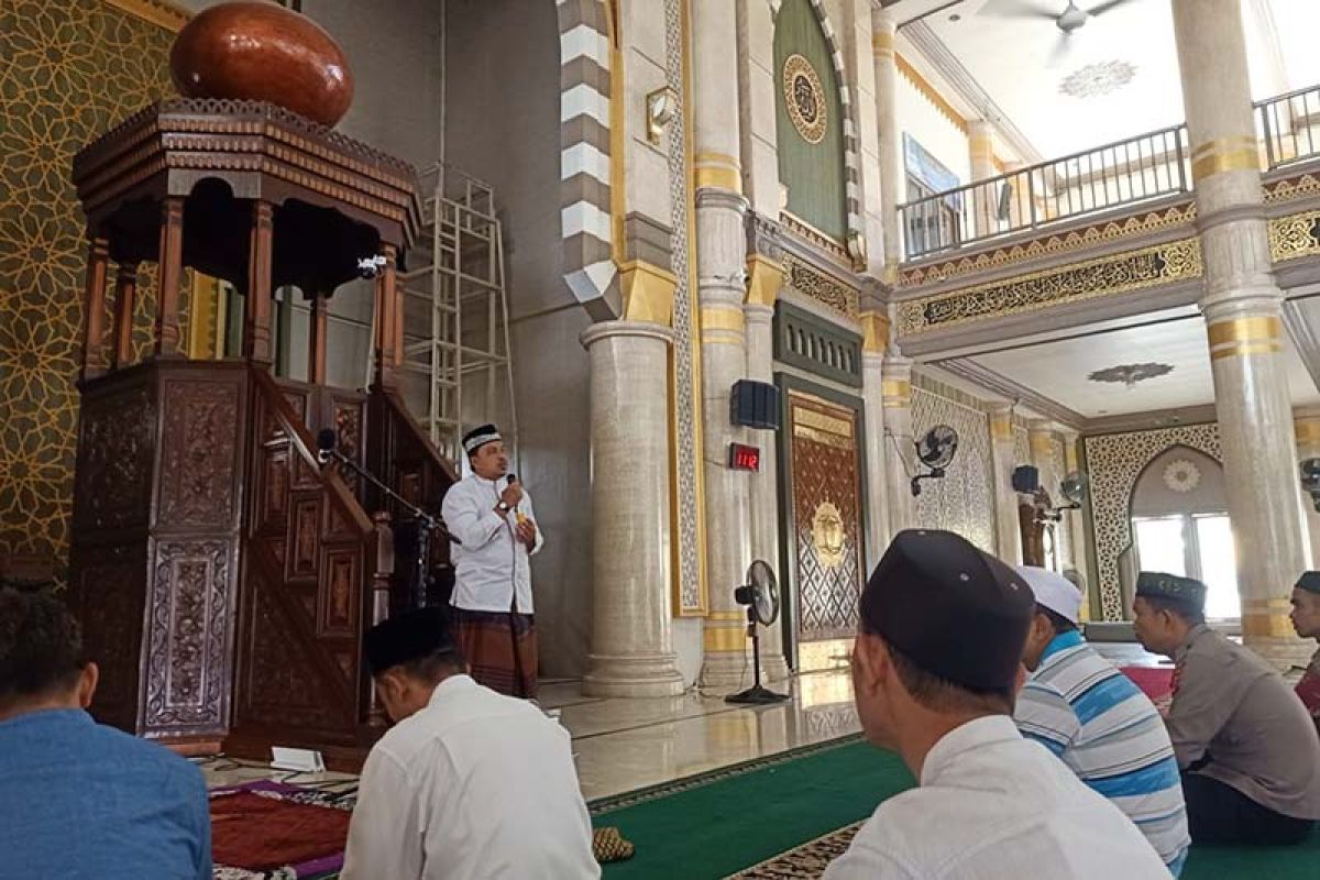 Warga Aceh Timur shalat gerhana matahari