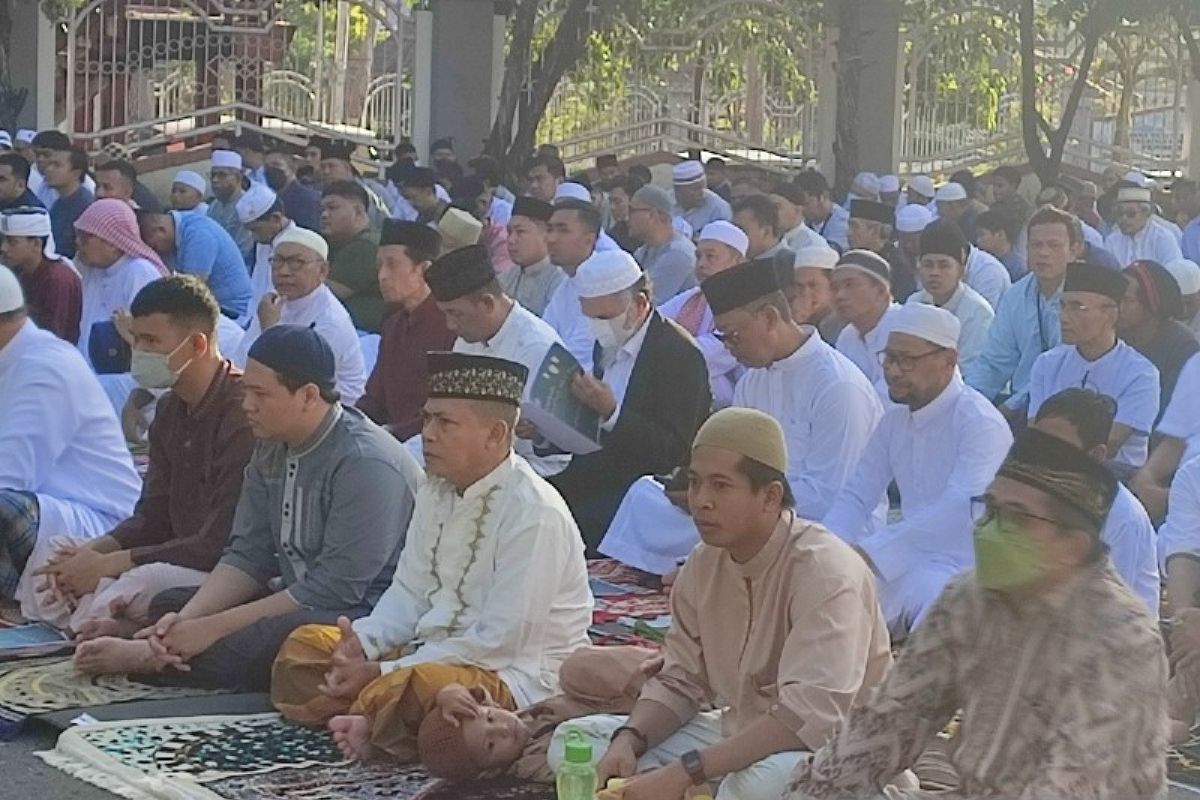 Sebagian umat Islam Kota Jayapura melaksanakan shalat Id 1444 H Jumat