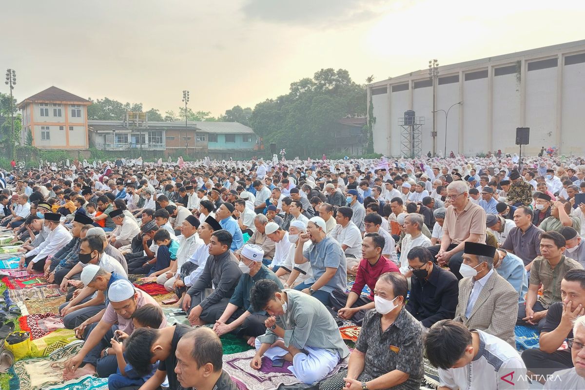 Ribuan warga antusias laksanakan Shalat Idul Fitri di Lapangan Lodaya