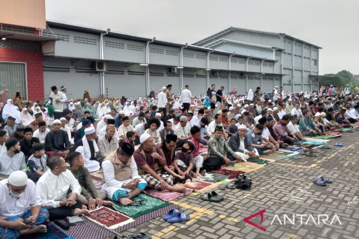 Ratusan jamaah Shalat Id di kantor Muhammadiyah Bekasi