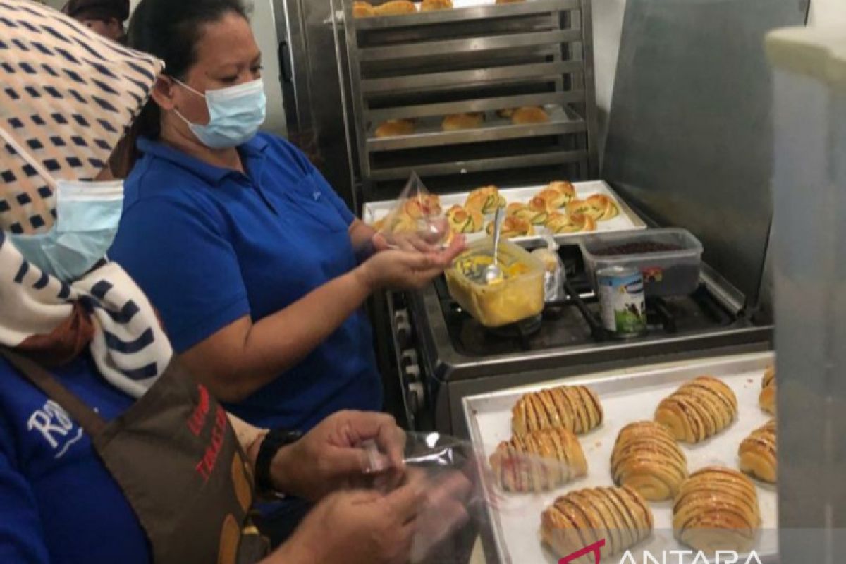 Kue produksi napi Lapas Perempuan Palembang diminati untuk Lebaran