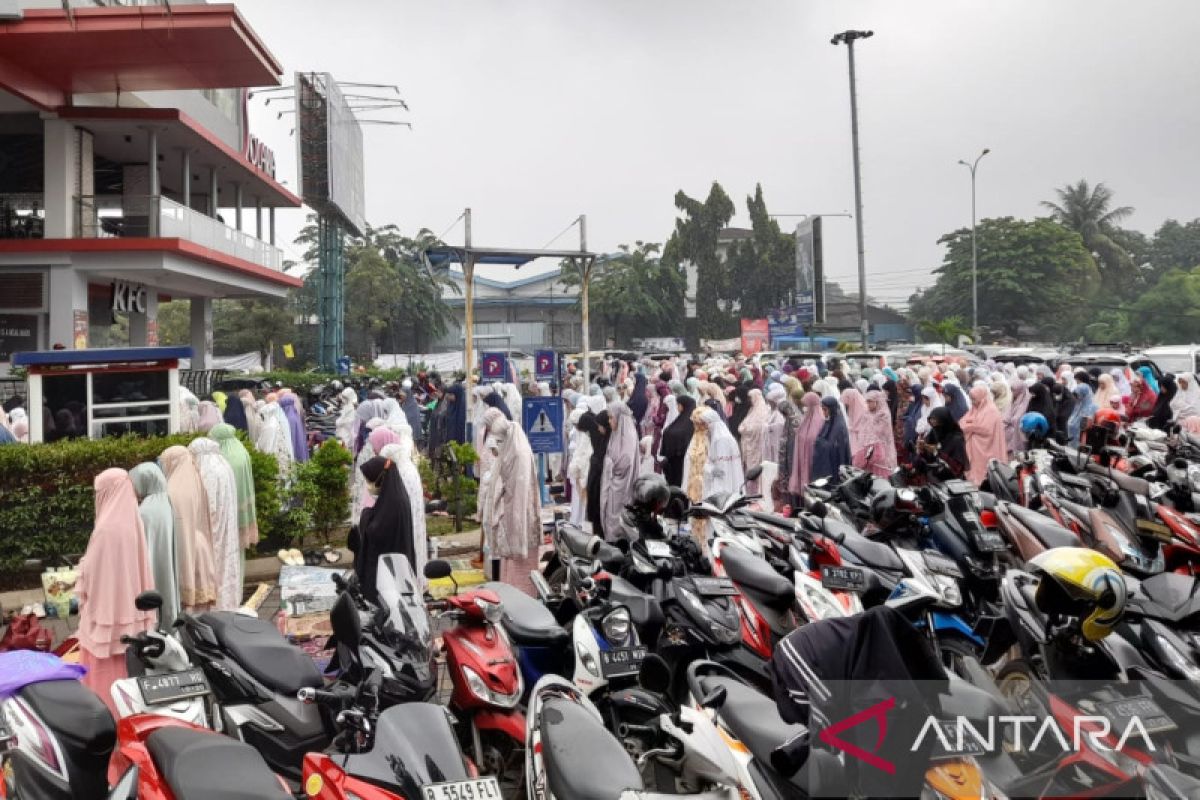 Pemkab Bekasi gelar Salat Ied di Masjid Agung Nurul Hikmah Sabtu pagi