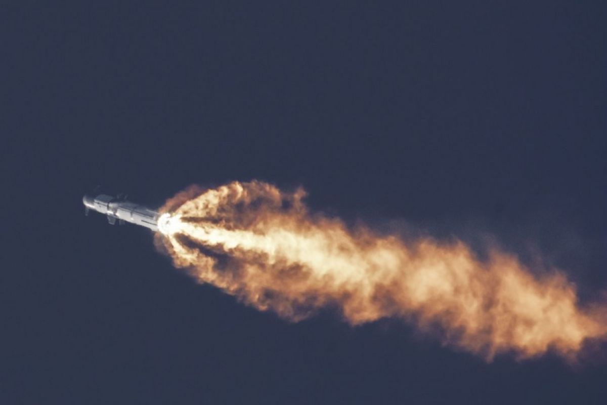 Roket SpaceX Starship meledak usai lepas landas dalam uji coba perdana