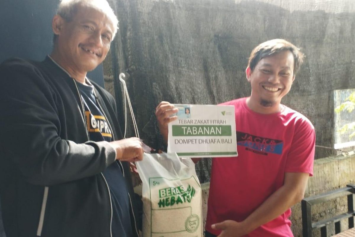 Dompet Dhuafa bagikan zakat fitrah satu ton beras di Bali