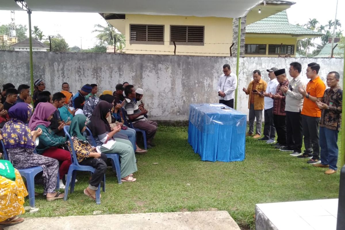 Sambut Lebaran, Gubernur Jambi bagikan 600 paket sembako