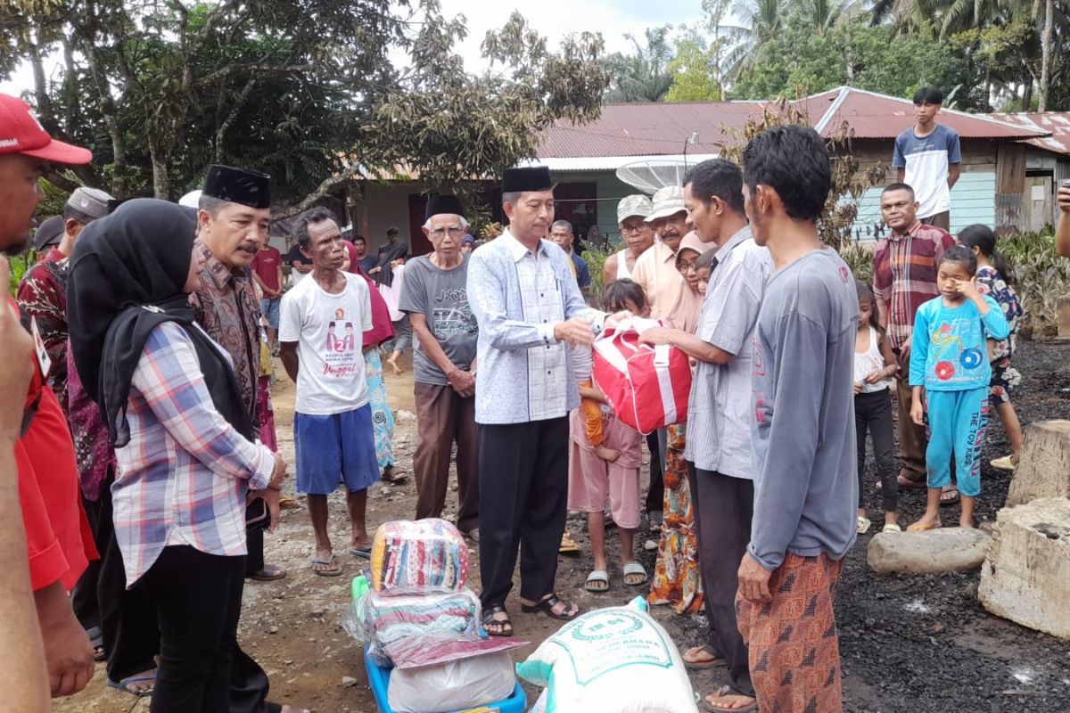 Dua unit bangunan di Pasaman Barat hangus terbakar satu hari jelang lebaran