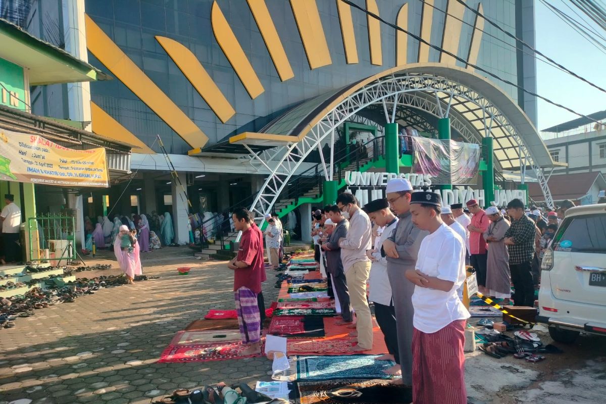 Ribuan jemaah Muhammadiyah Jambi sholat Idul Fitri di beberapa lokasi